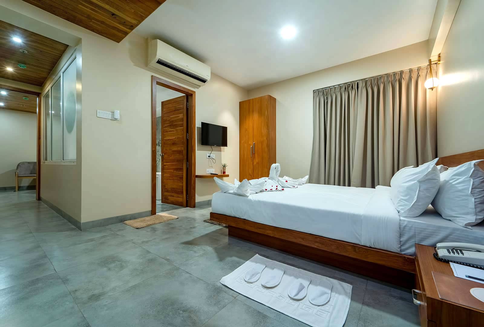 Presidential Suite at Hotel Moistin | Book Best Pune Hotel